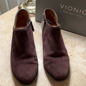 Vionic ankle boots size 8.